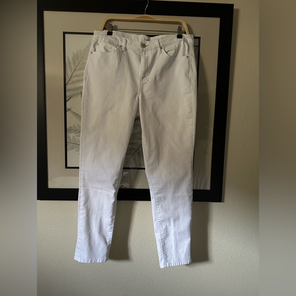 NWOT Nicole Miller ‘Nolita’ Straight Leg White Jeans